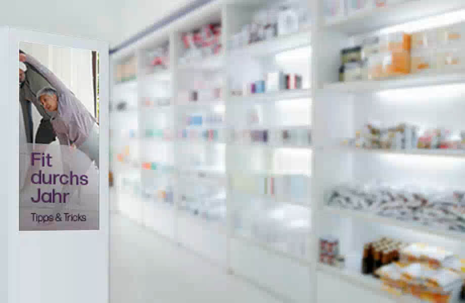 Digital-Signage-Apotheken-Eingangsbereich