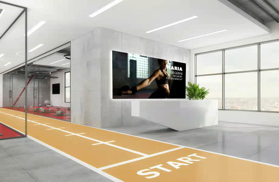 Digital-Signage-Fitnessstudio-Im-Eingangsbereich