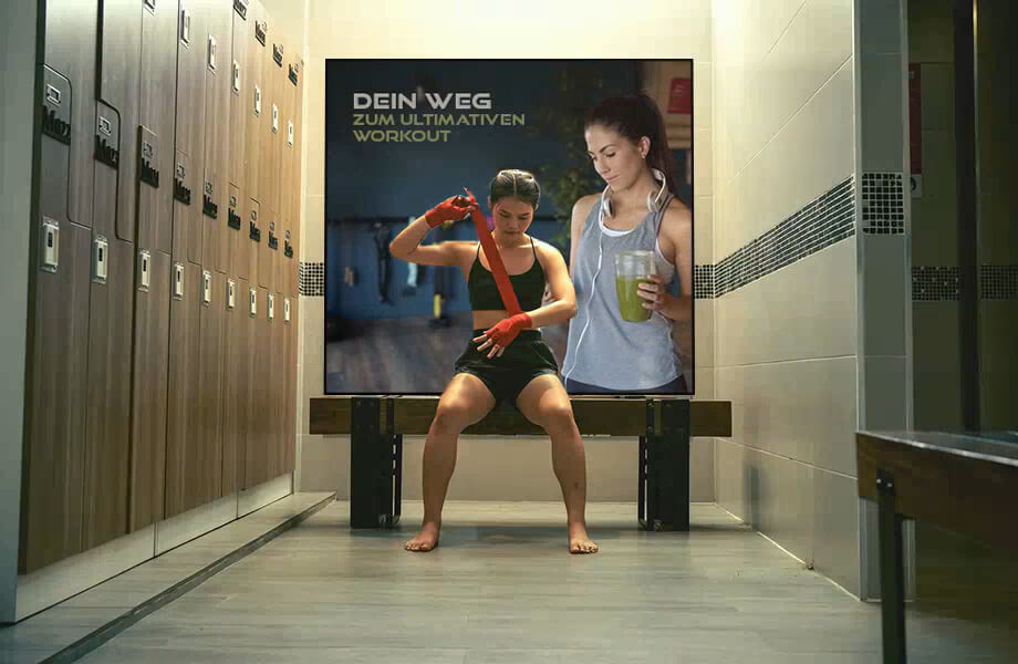 Digital-Signage-Fitnessstudio-In-Umkleide